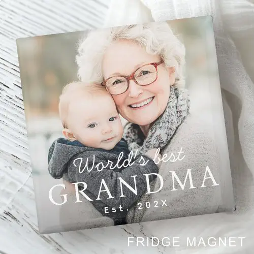Celebrate grandma with a custom photo magnet featuring a personalized photo and established year. A thoughtful gift for Mother’s Day, Christmas, or birthdays.